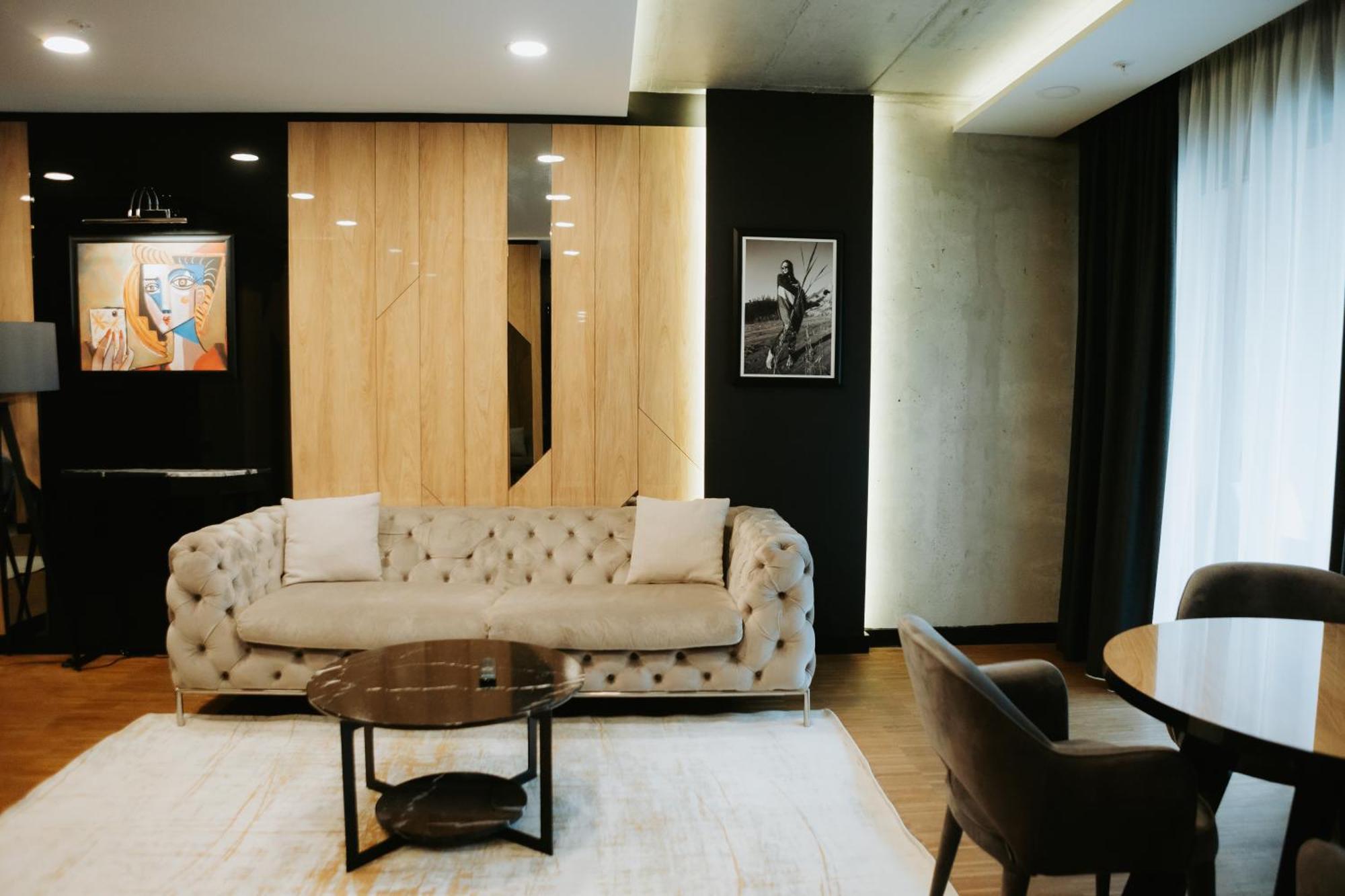Hotel Platinia Cluj-Napoca Exterior photo The interior of the suite