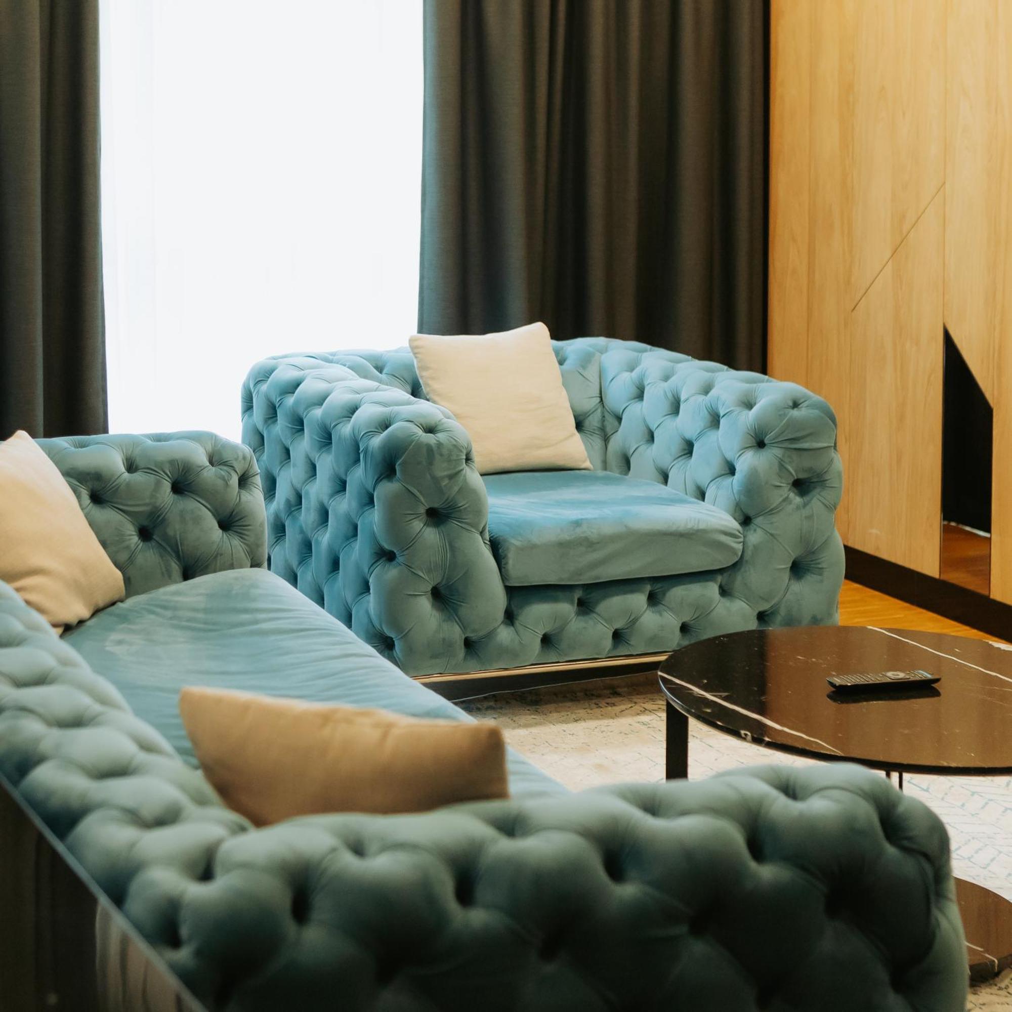 Hotel Platinia Cluj-Napoca Exterior photo A blue velvet Chesterfield sofa