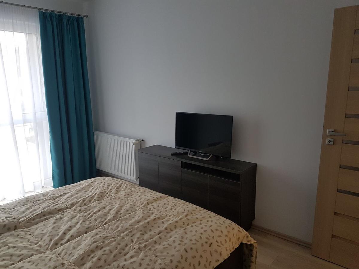 Hotel Platinia Cluj-Napoca Exterior photo A bedroom with a television