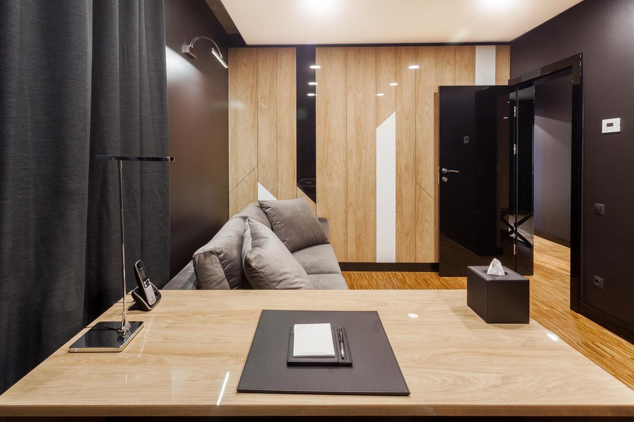 Hotel Platinia Cluj-Napoca Exterior photo Office interior