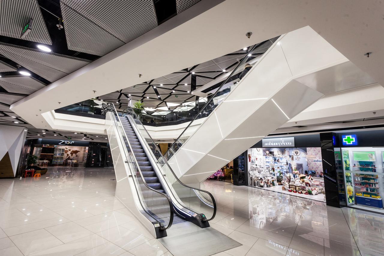 Hotel Platinia Cluj-Napoca Exterior photo The interior of the mall